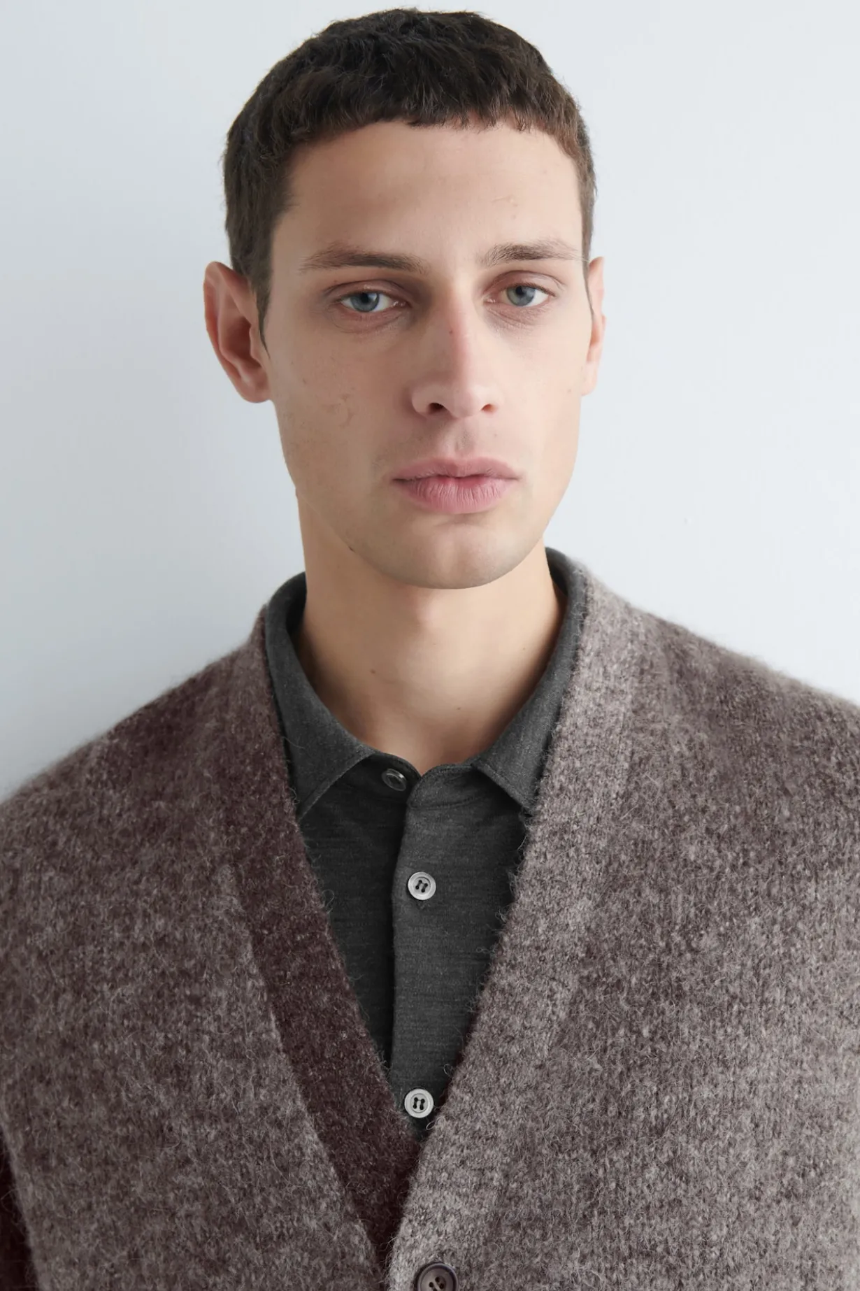 STRICKJACKE AUS ALPAKAWOLLE MIT FARBVERLAUF