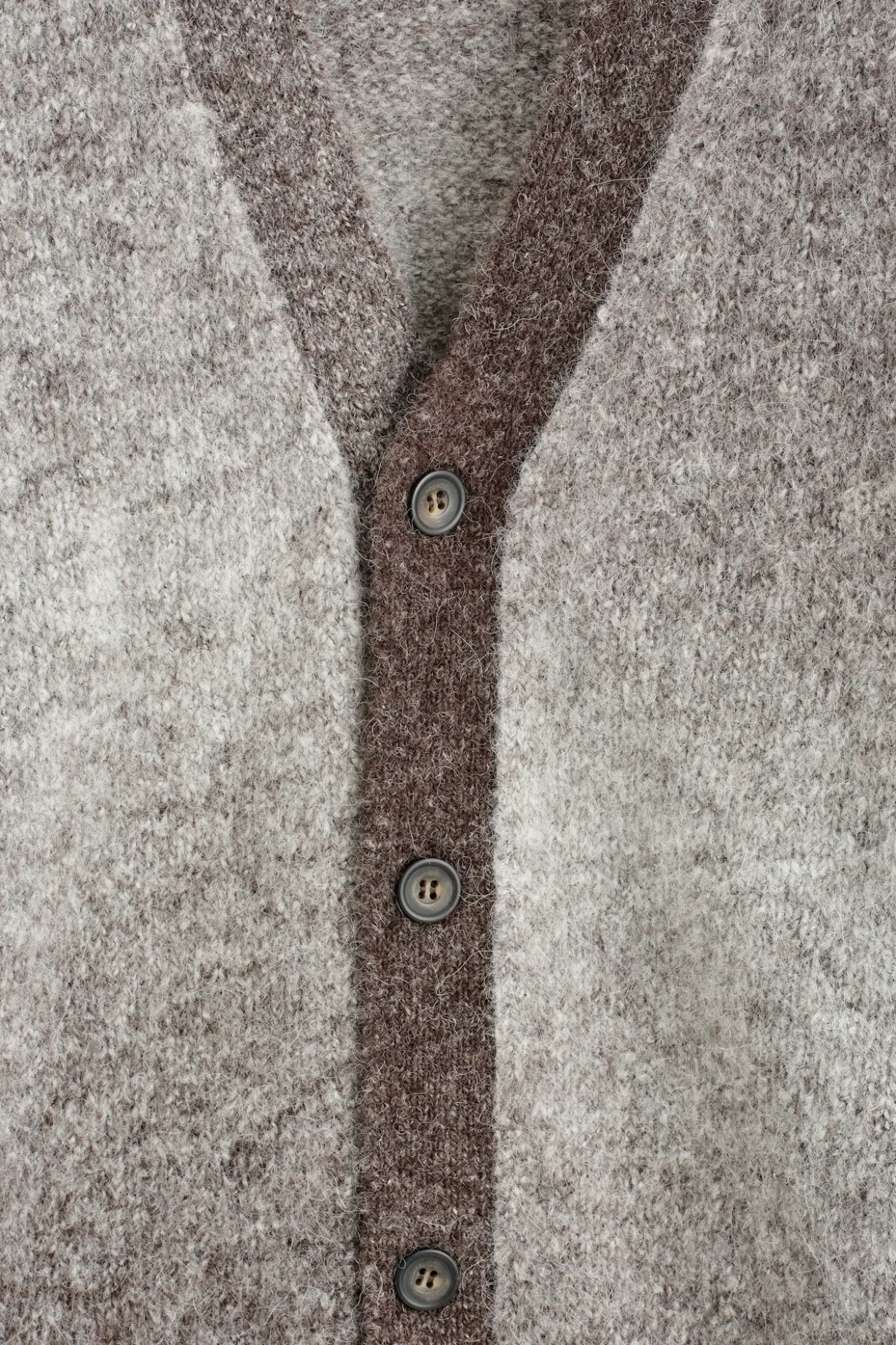 STRICKJACKE AUS ALPAKAWOLLE MIT FARBVERLAUF