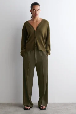 STRICKJACKE AUS KASCHMIR MIT V-AUSSCHNITT