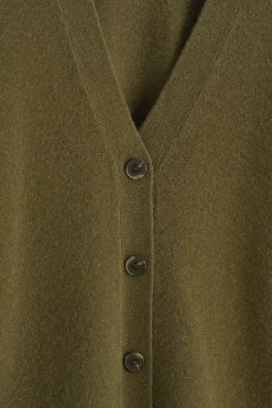 STRICKJACKE AUS KASCHMIR MIT V-AUSSCHNITT