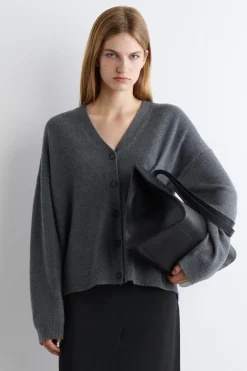 STRICKJACKE AUS KASCHMIR MIT V-AUSSCHNITT