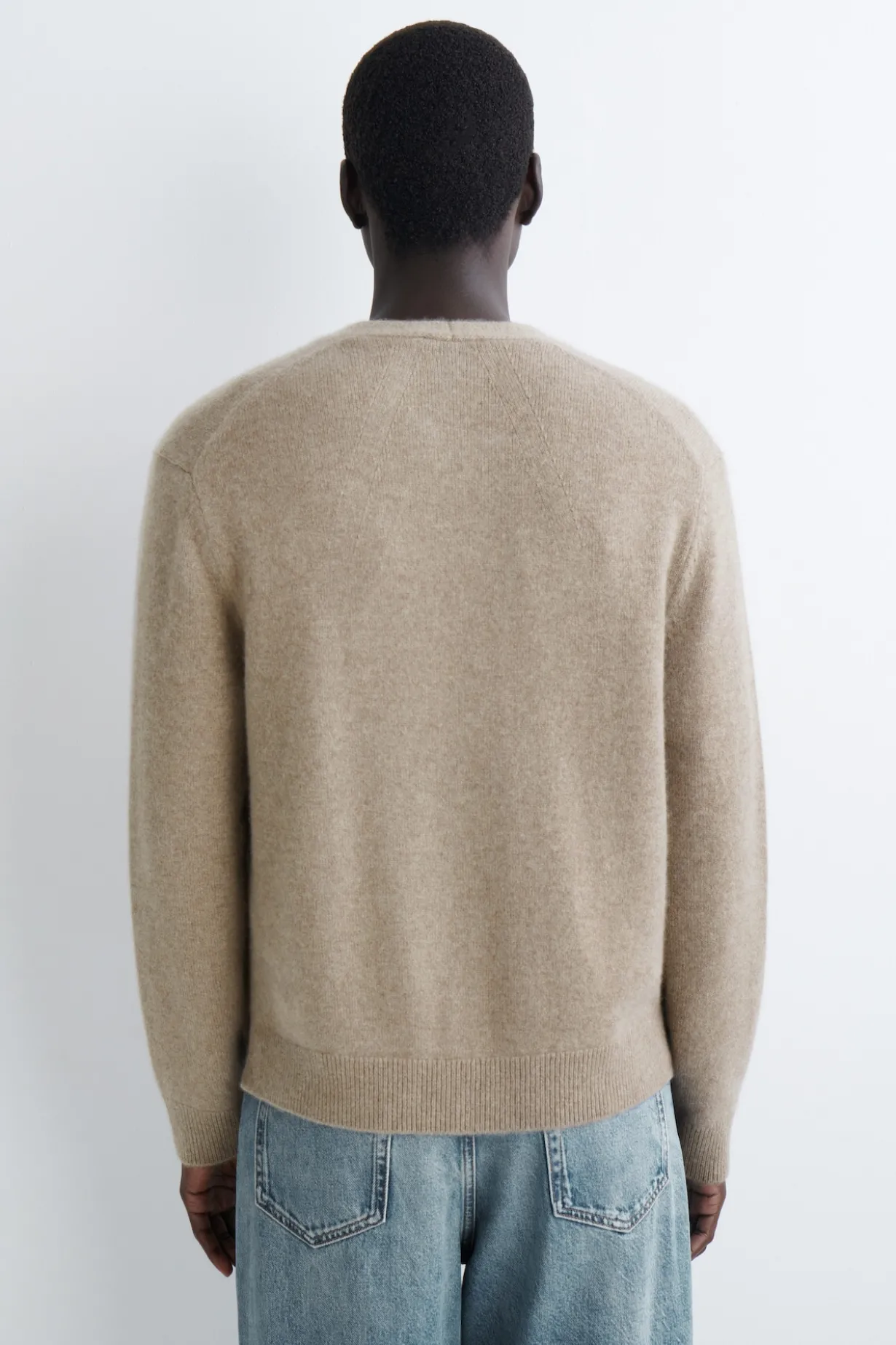 STRICKJACKE AUS KASCHMIR MIT V-AUSSCHNITT