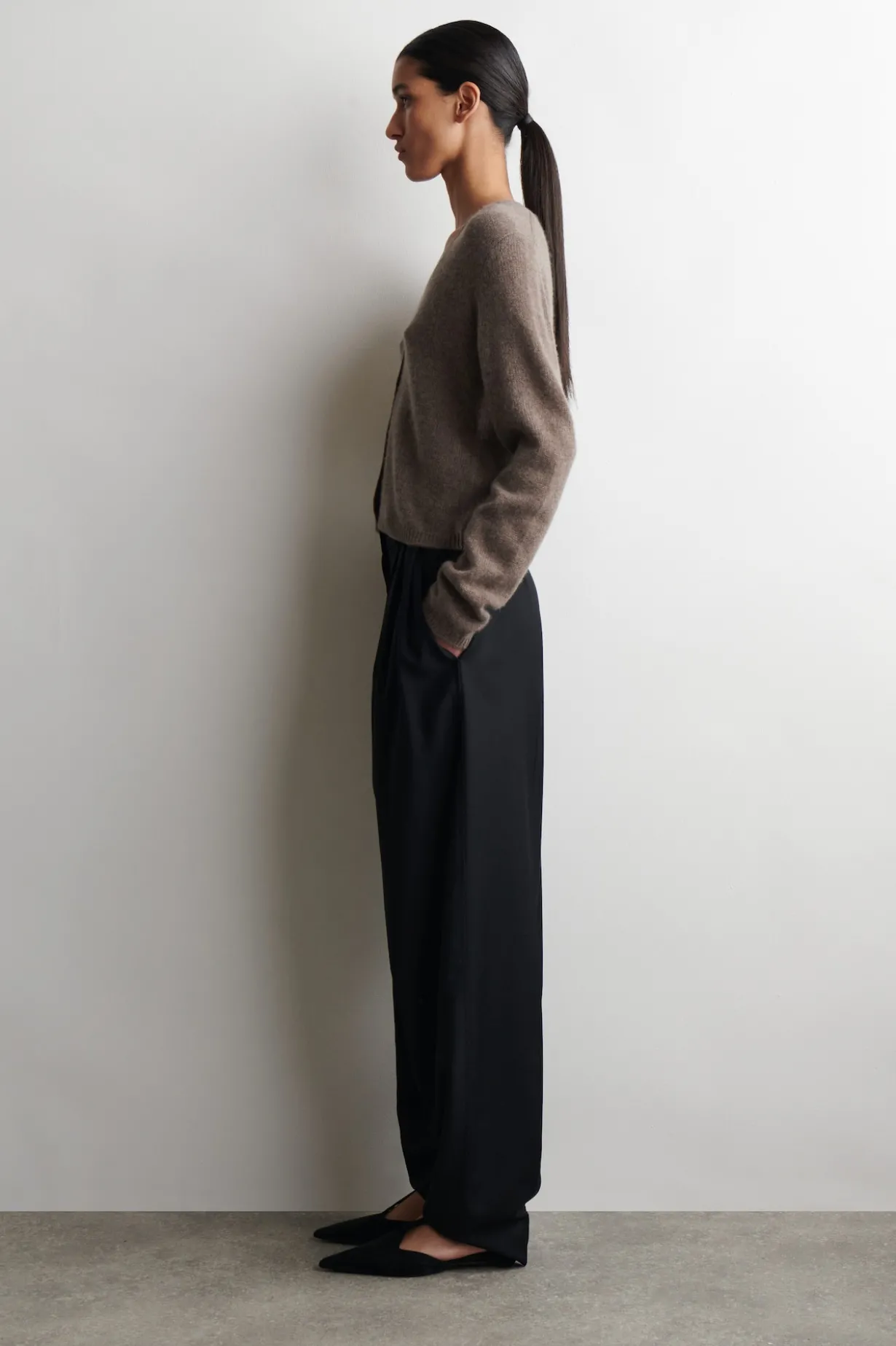 STRICKJACKE AUS KASCHMIR MIT V-AUSSCHNITT