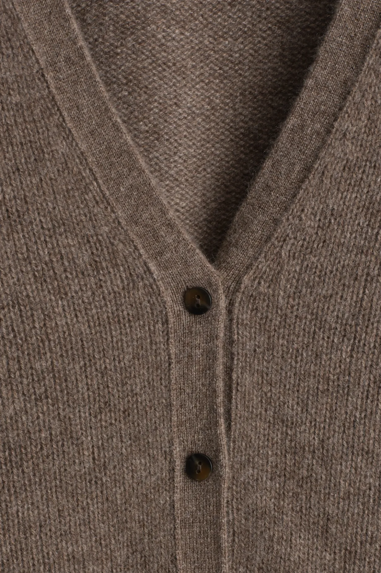 STRICKJACKE AUS KASCHMIR MIT V-AUSSCHNITT