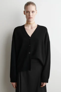 STRICKJACKE AUS KASCHMIR MIT V-AUSSCHNITT