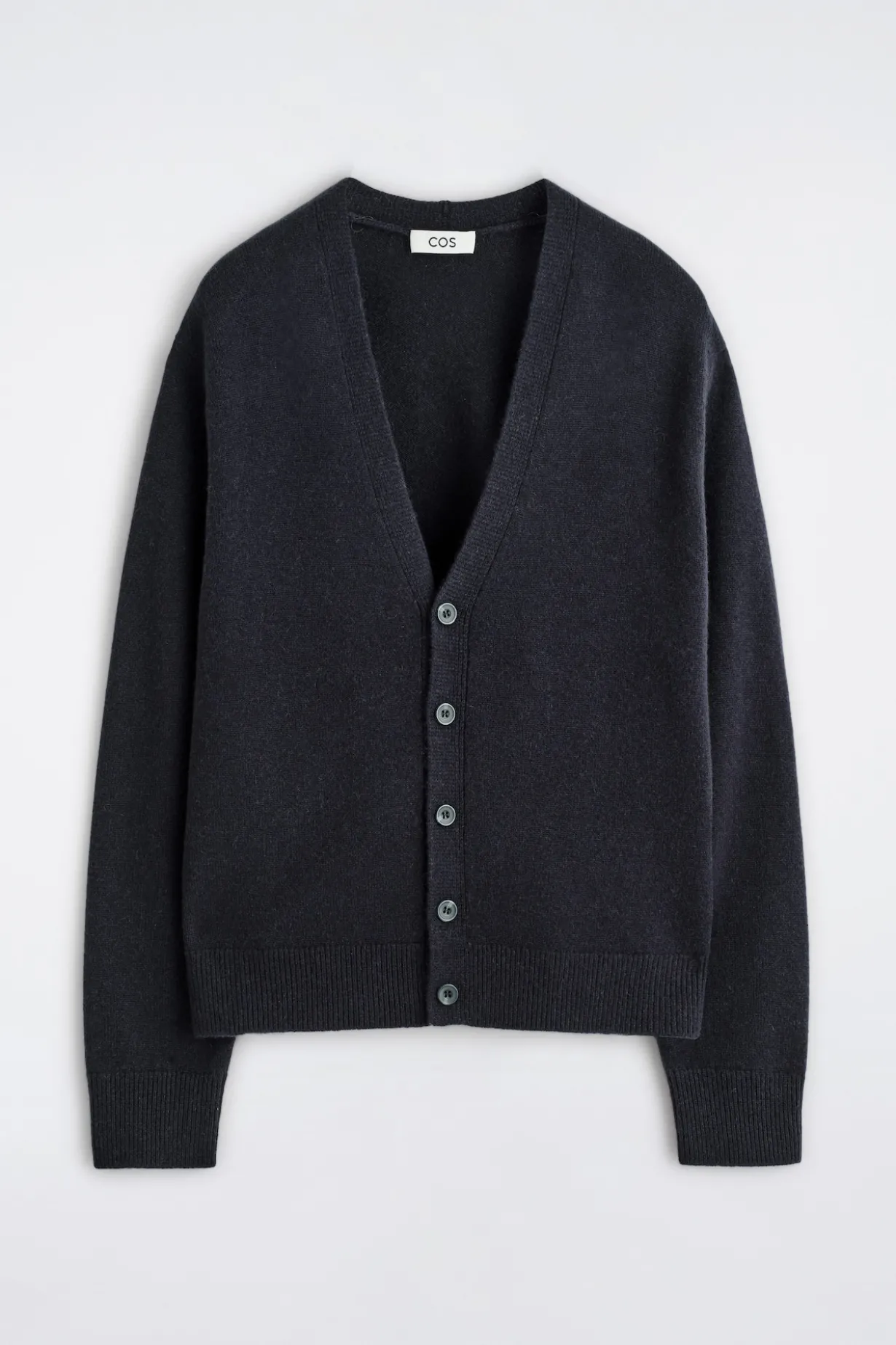 STRICKJACKE AUS KASCHMIR MIT V-AUSSCHNITT