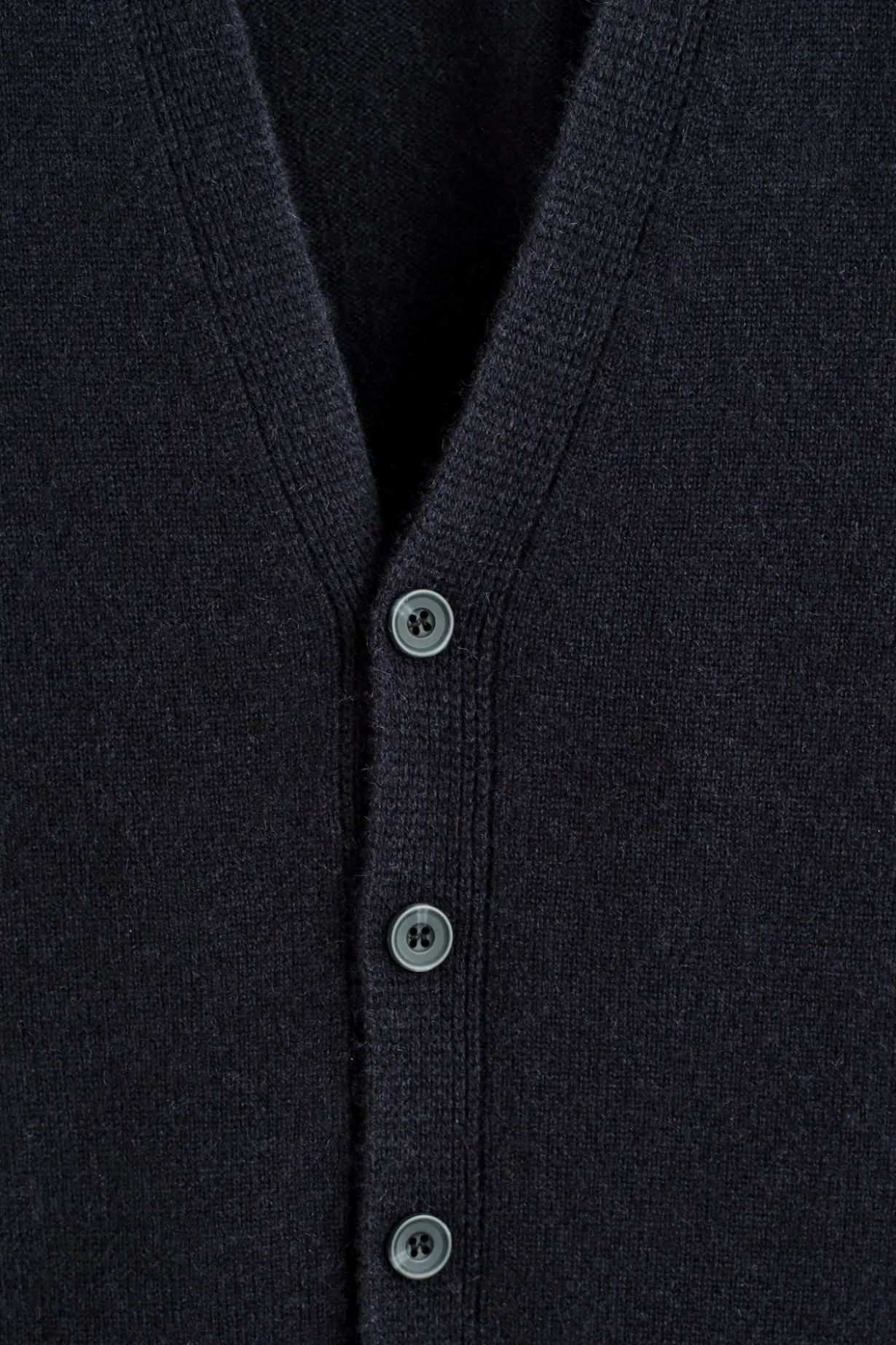 STRICKJACKE AUS KASCHMIR MIT V-AUSSCHNITT