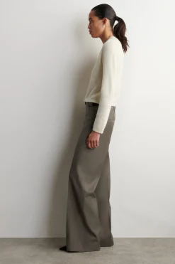 STRICKJACKE AUS KASCHMIR MIT V-AUSSCHNITT