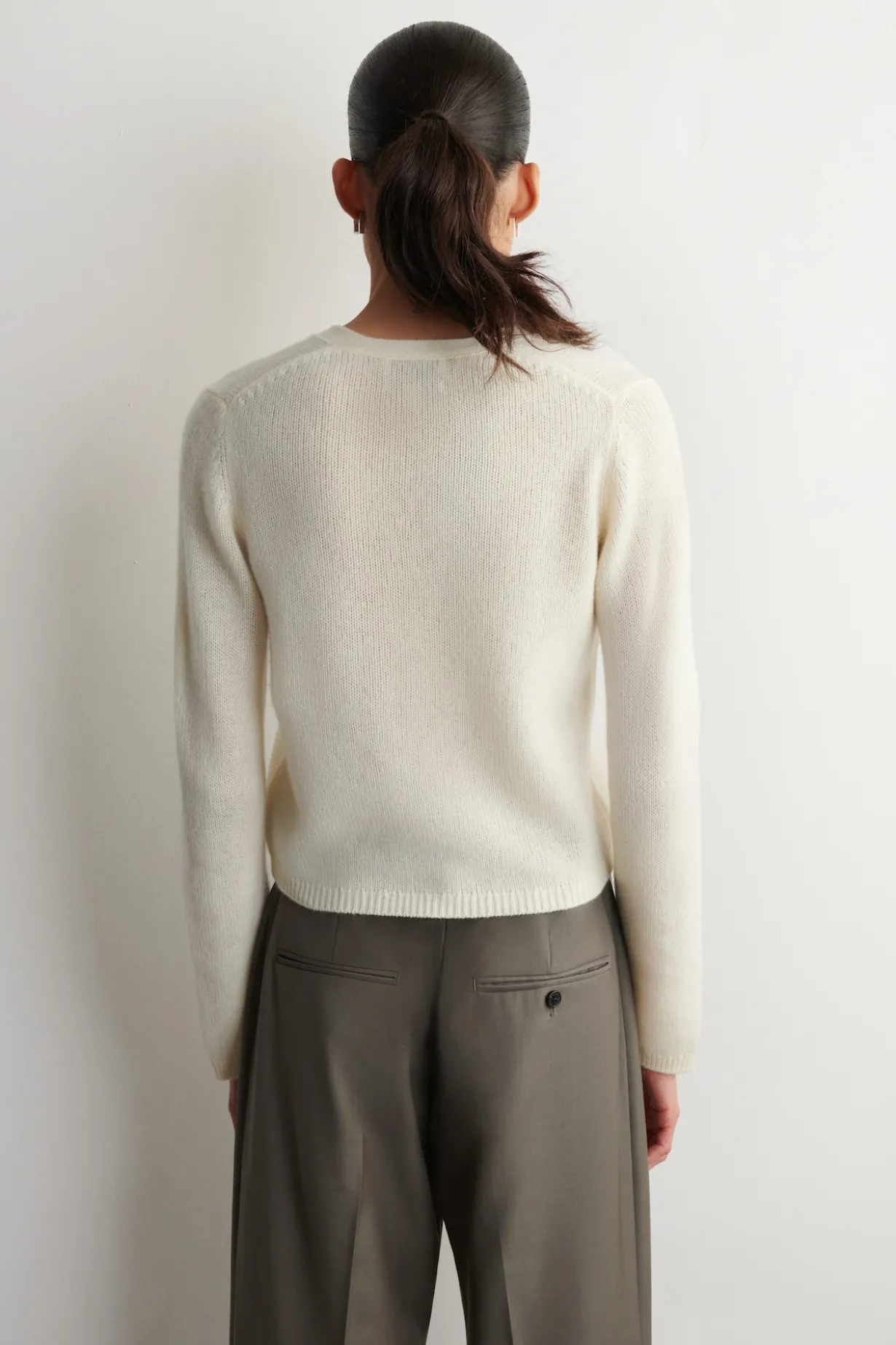 STRICKJACKE AUS KASCHMIR MIT V-AUSSCHNITT