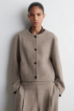 STRICKJACKE AUS KOCHWOLLE