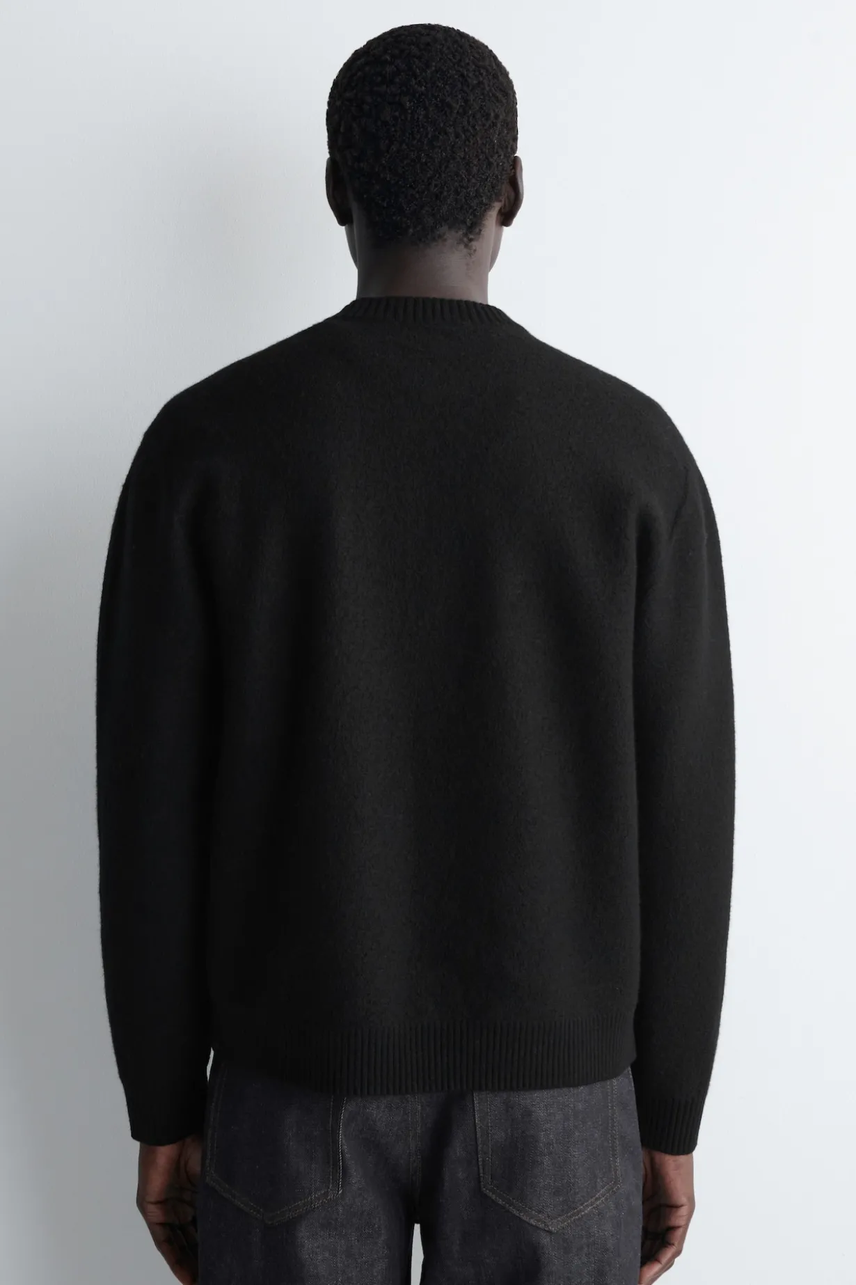 STRICKJACKE AUS KOCHWOLLE MIT RUNDHALSAUSSCHNITT