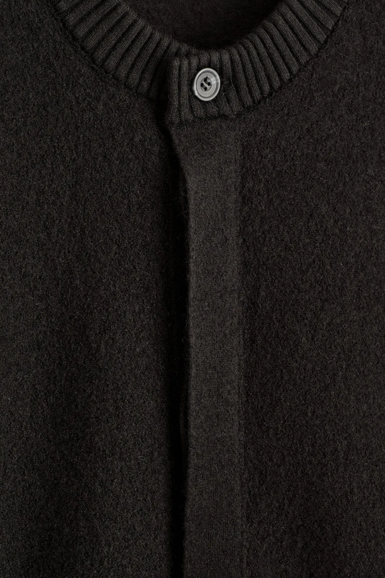 STRICKJACKE AUS KOCHWOLLE MIT RUNDHALSAUSSCHNITT