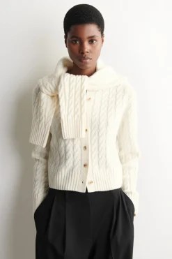 STRICKJACKE AUS MERINOWOLLE MIT ZOPFSTRICKMUSTER