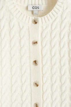 STRICKJACKE AUS MERINOWOLLE MIT ZOPFSTRICKMUSTER