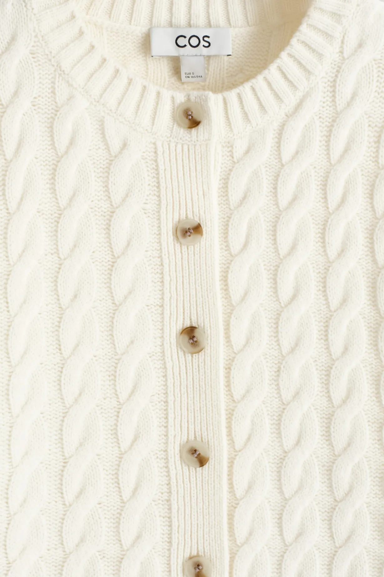 STRICKJACKE AUS MERINOWOLLE MIT ZOPFSTRICKMUSTER