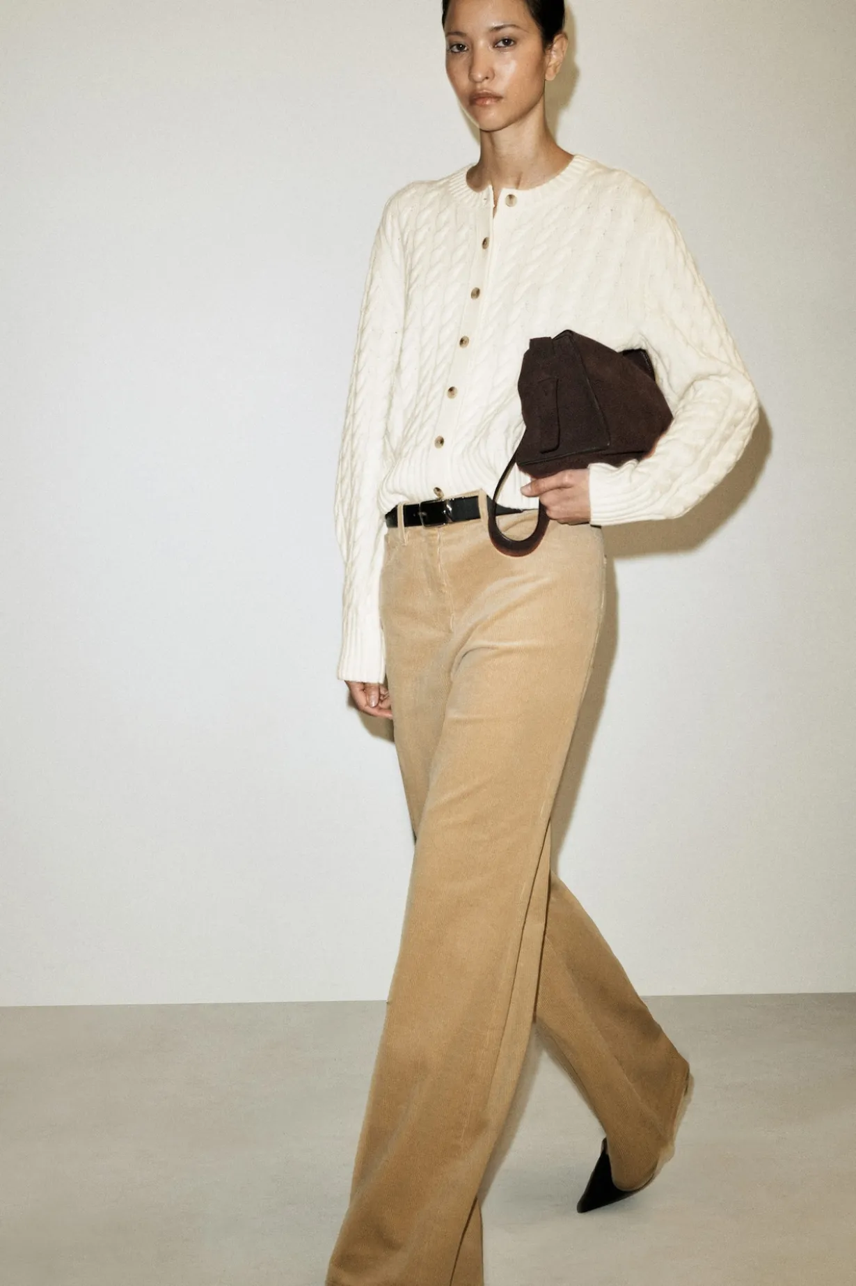 STRICKJACKE AUS MERINOWOLLE MIT ZOPFSTRICKMUSTER