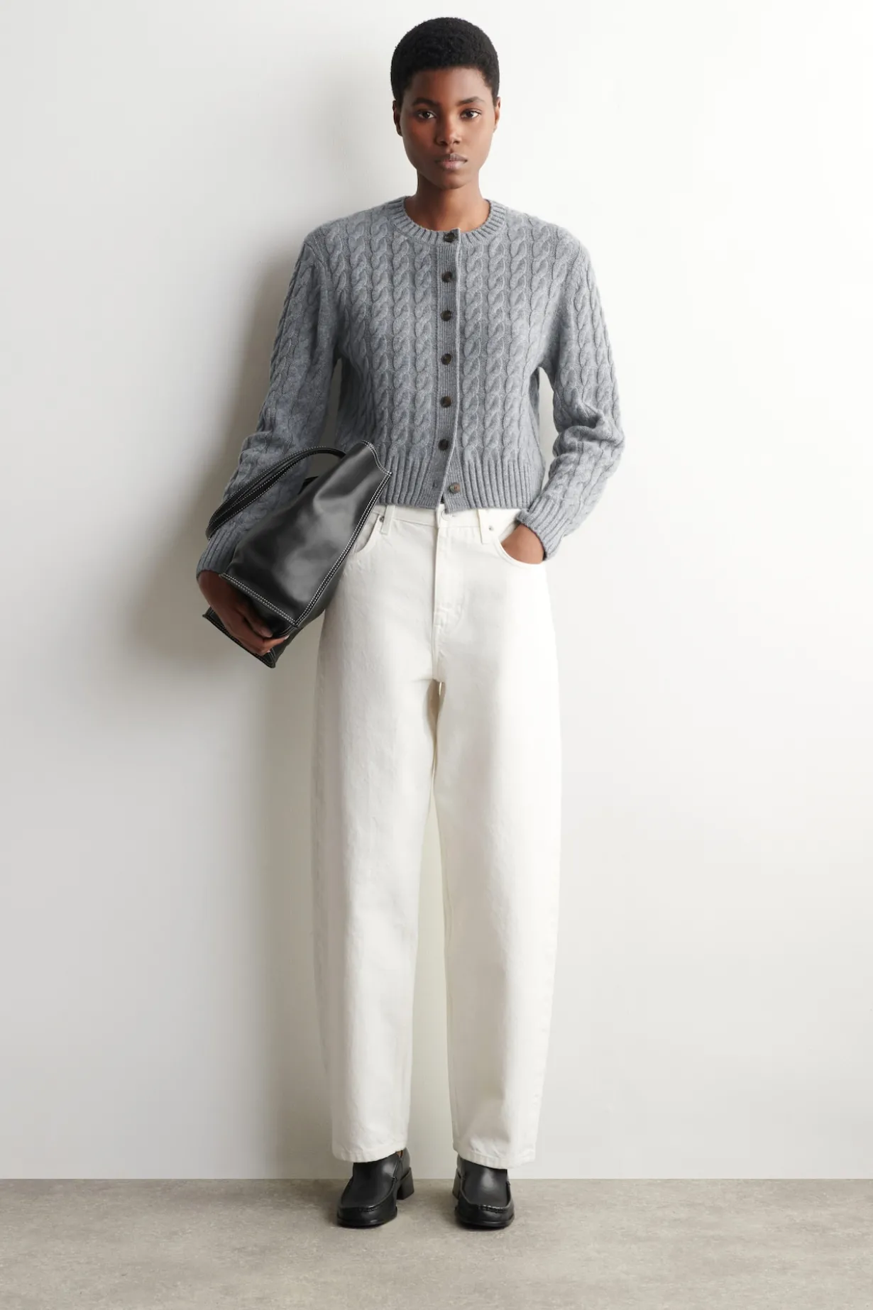 STRICKJACKE AUS MERINOWOLLE MIT ZOPFSTRICKMUSTER