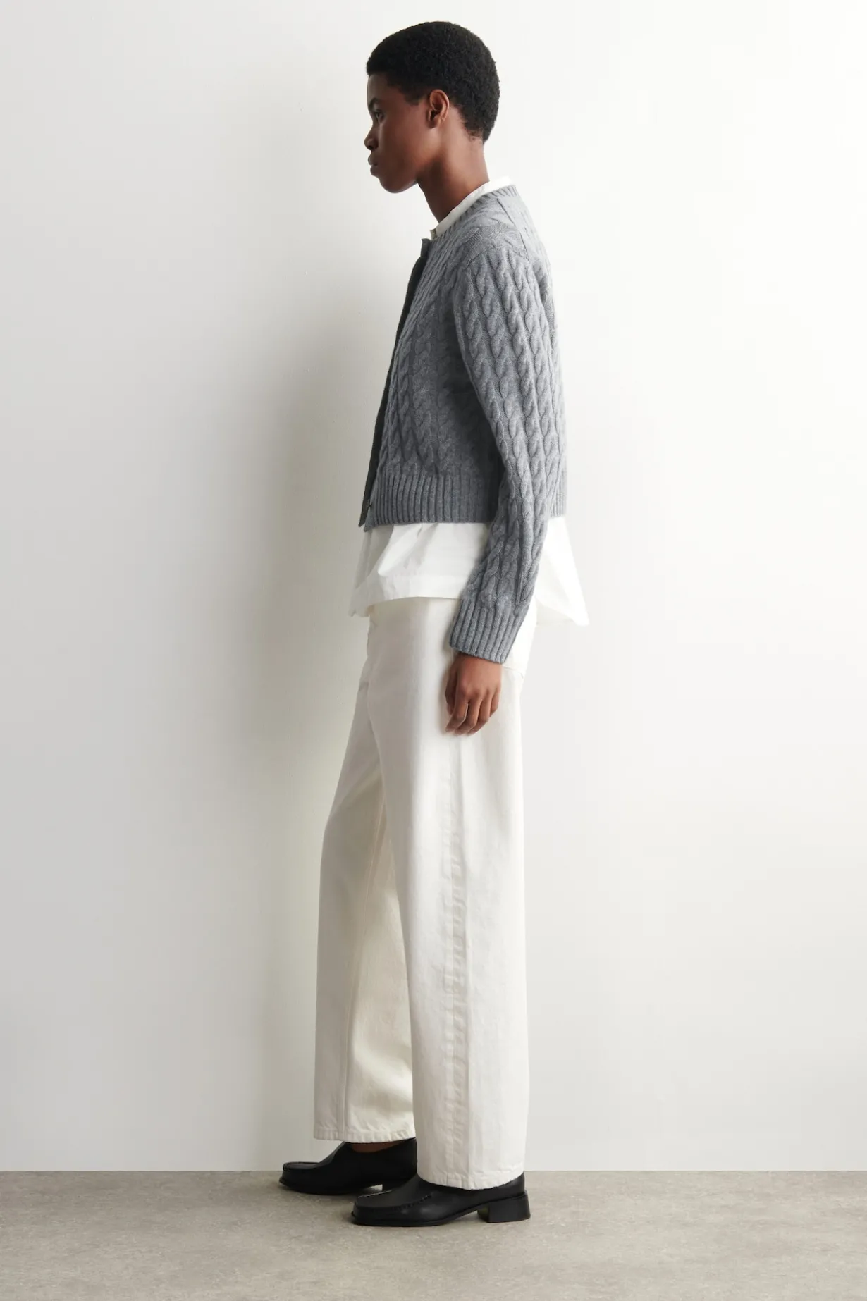 STRICKJACKE AUS MERINOWOLLE MIT ZOPFSTRICKMUSTER
