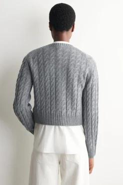 STRICKJACKE AUS MERINOWOLLE MIT ZOPFSTRICKMUSTER