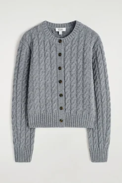 STRICKJACKE AUS MERINOWOLLE MIT ZOPFSTRICKMUSTER
