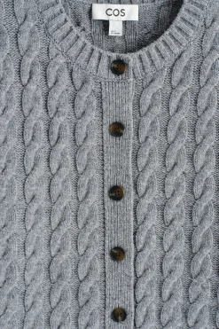 STRICKJACKE AUS MERINOWOLLE MIT ZOPFSTRICKMUSTER