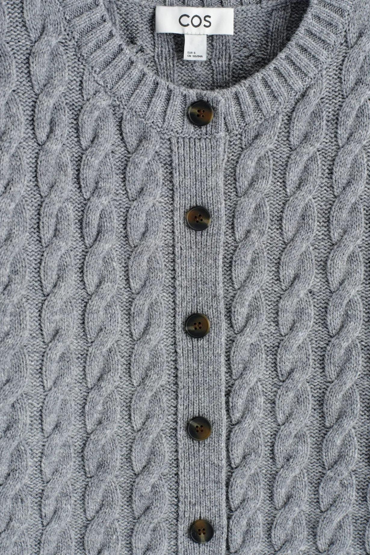 STRICKJACKE AUS MERINOWOLLE MIT ZOPFSTRICKMUSTER