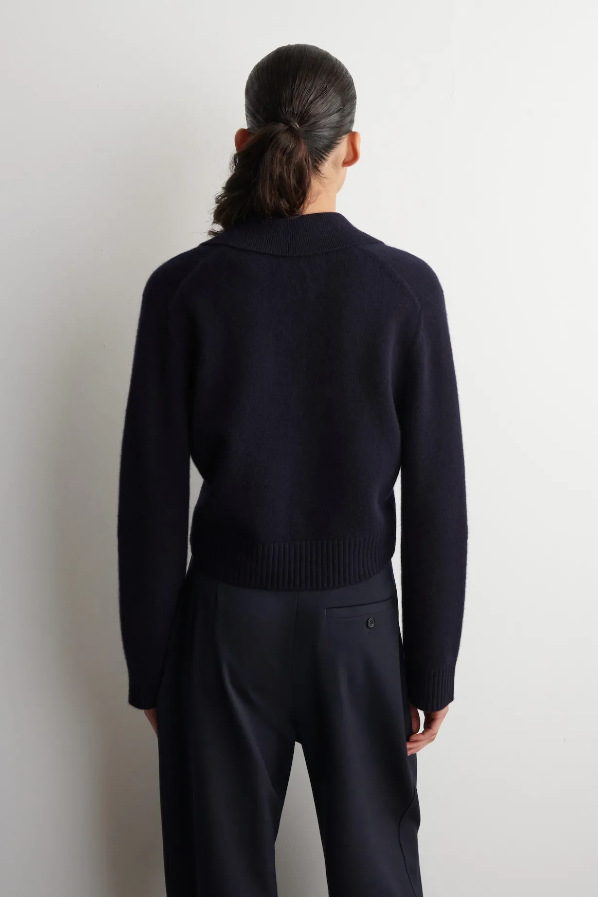 STRICKJACKE AUS MERINOWOLLE MIT KRAGEN