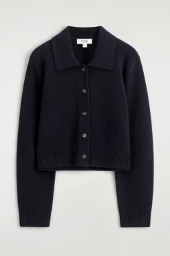 STRICKJACKE AUS MERINOWOLLE MIT KRAGEN