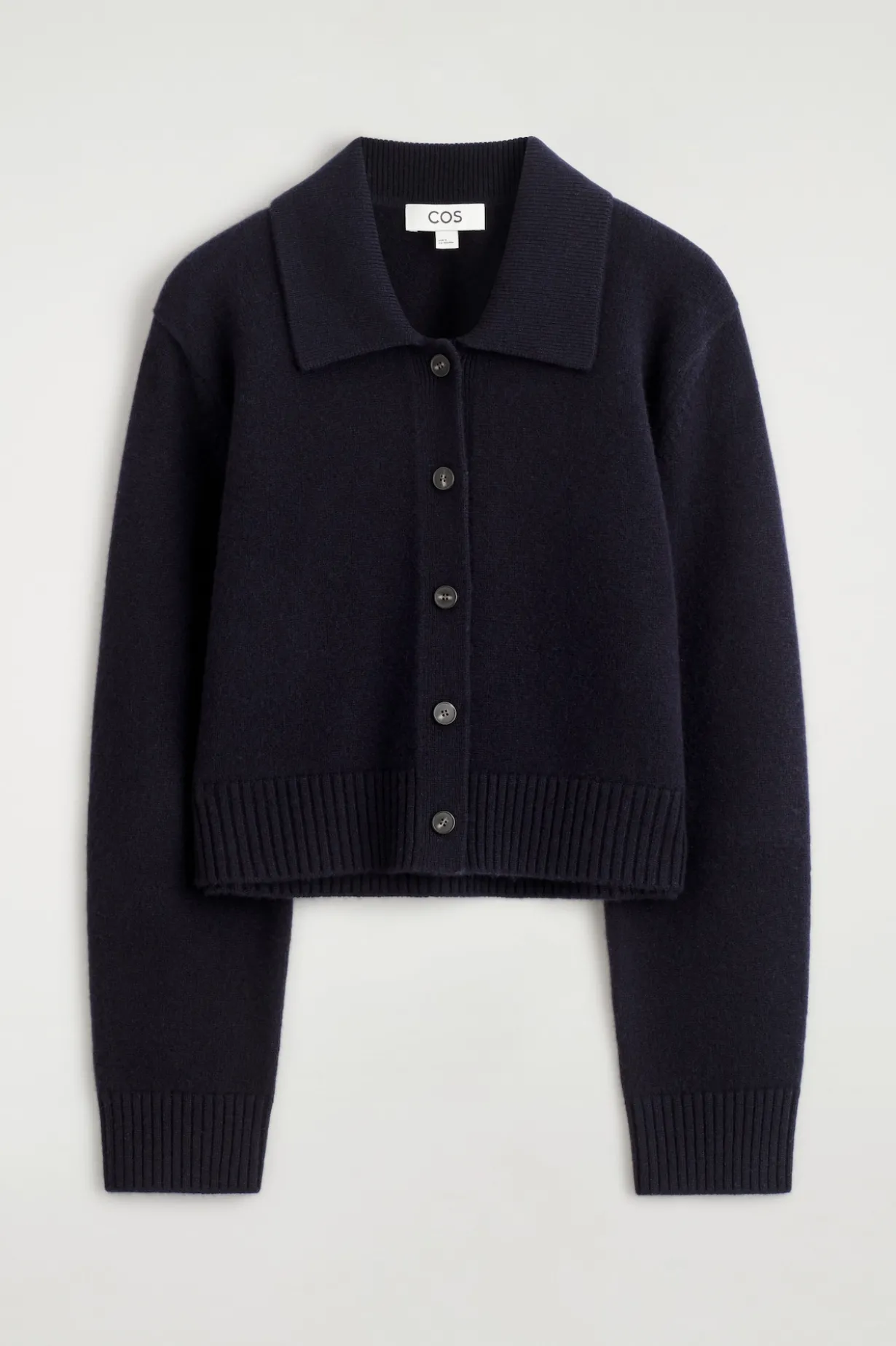 STRICKJACKE AUS MERINOWOLLE MIT KRAGEN
