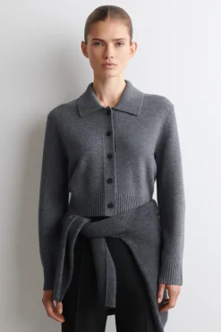 STRICKJACKE AUS MERINOWOLLE MIT KRAGEN