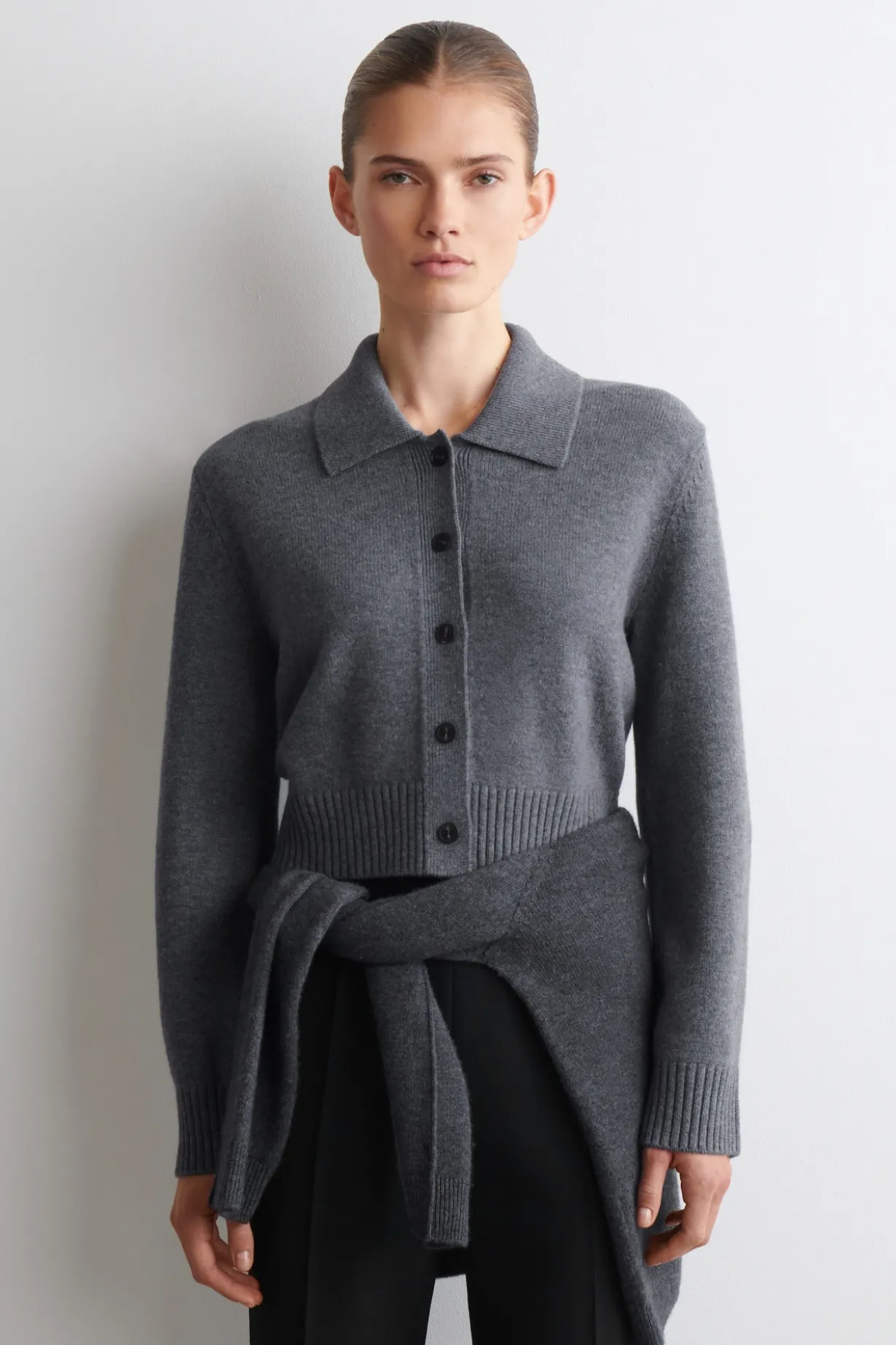 STRICKJACKE AUS MERINOWOLLE MIT KRAGEN