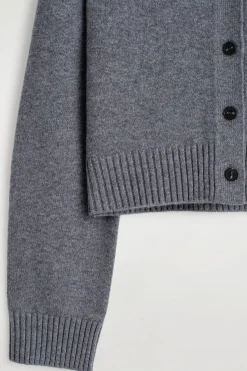 STRICKJACKE AUS MERINOWOLLE MIT KRAGEN