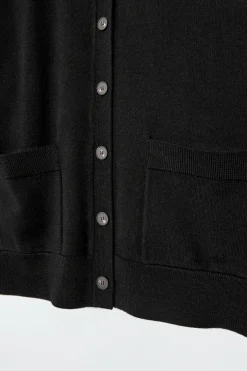 STRICKJACKE AUS MERINOWOLLE MIT RUNDHALSAUSSCHNITT