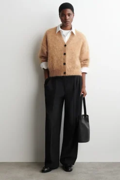 STRICKJACKE AUS MOHAIR-WOLL-MIX MIT V-AUSSCHNITT