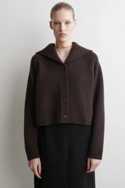 STRICKJACKE AUS WOLLE MIT MATROSENKRAGEN