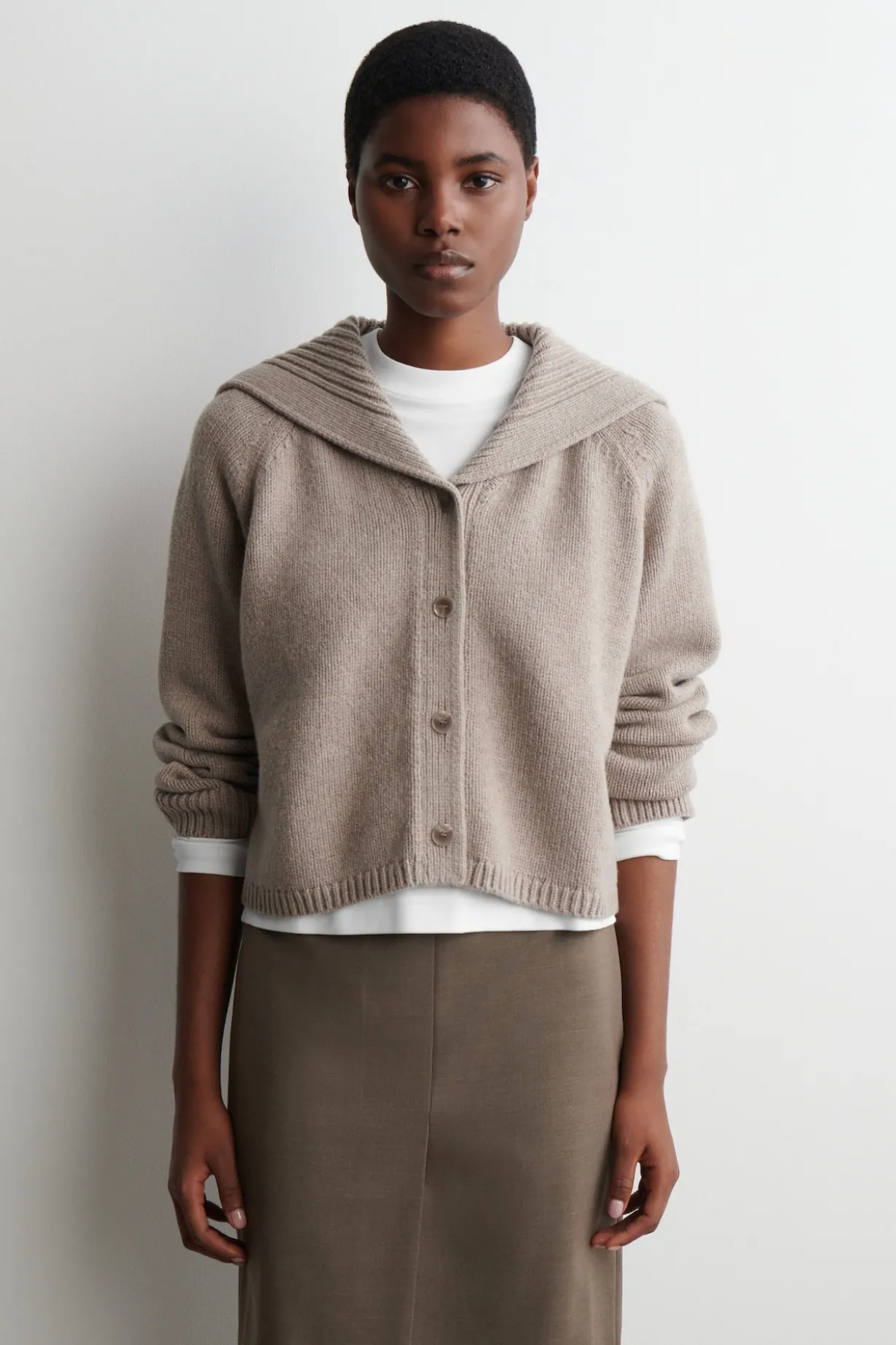 STRICKJACKE AUS WOLLE MIT MATROSENKRAGEN