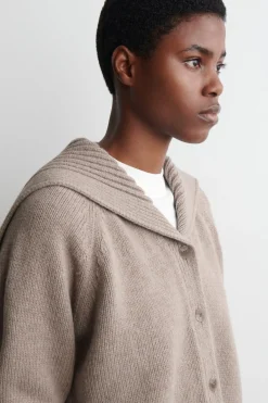 STRICKJACKE AUS WOLLE MIT MATROSENKRAGEN