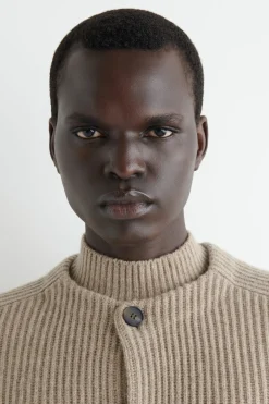 STRICKJACKE AUS WOLLE MIT RUNDHALSAUSSCHNITT