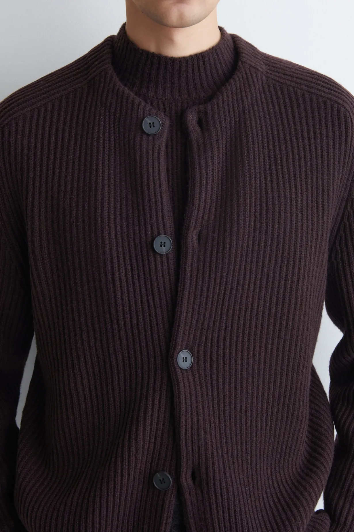 STRICKJACKE AUS WOLLE MIT RUNDHALSAUSSCHNITT