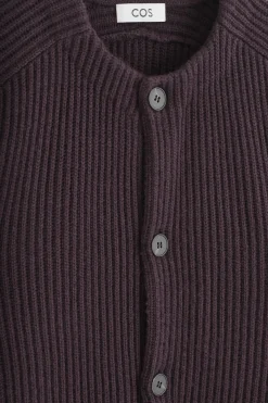 STRICKJACKE AUS WOLLE MIT RUNDHALSAUSSCHNITT