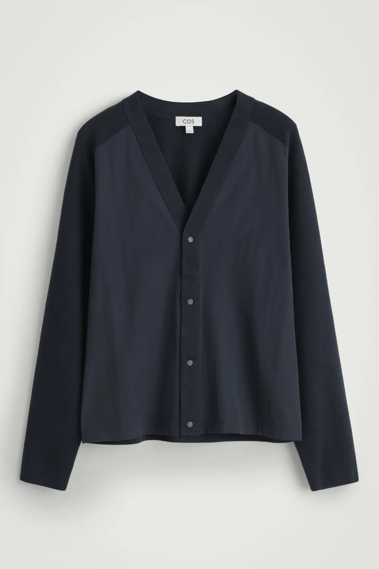 STRICKJACKE MIT NYLONEINSÄTZEN