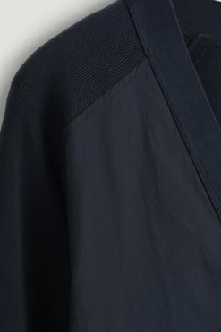 STRICKJACKE MIT NYLONEINSÄTZEN