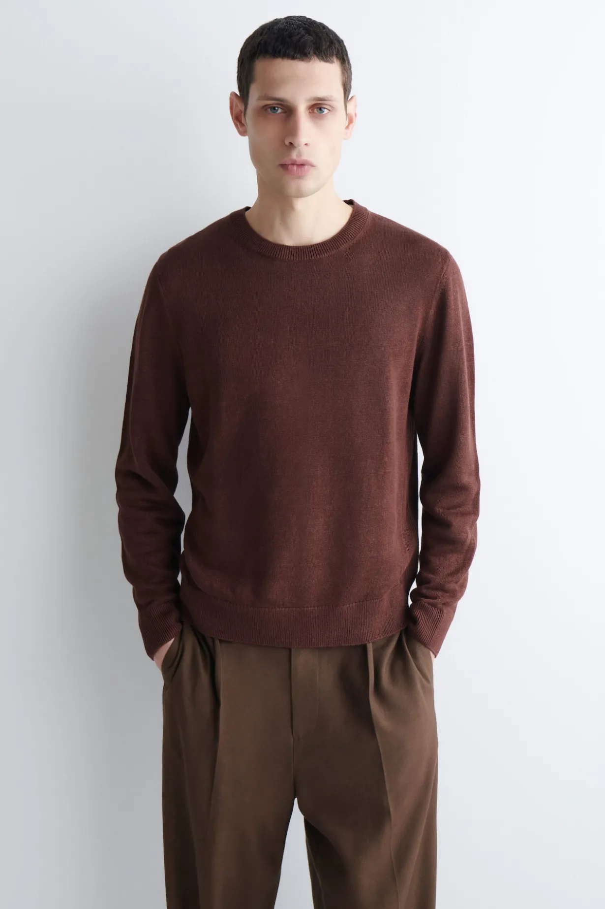 STRICKPULLOVER AUS LEINEN MIT RUNDHALSAUSSCHNITT