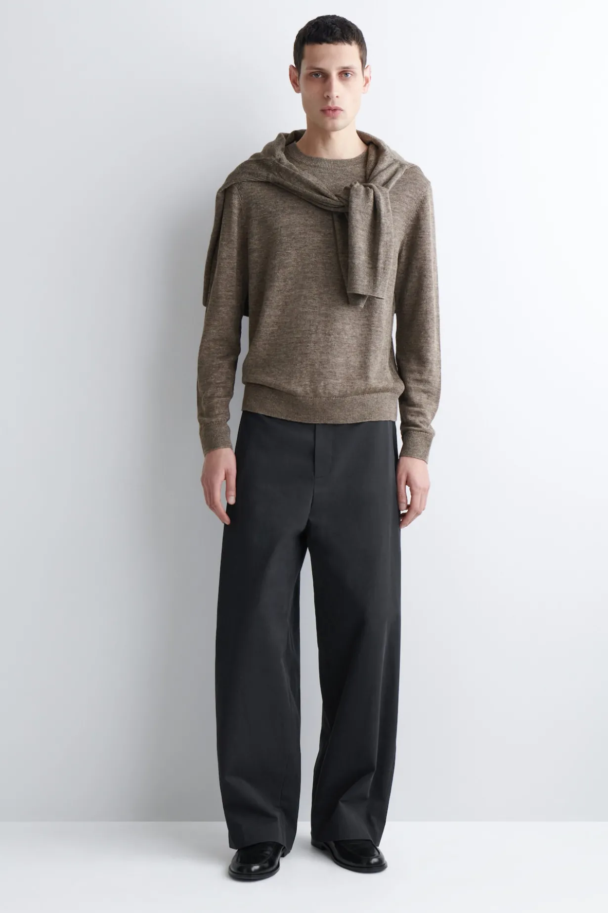 STRICKPULLOVER AUS LEINEN MIT RUNDHALSAUSSCHNITT