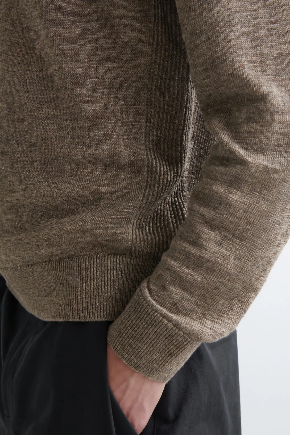 STRICKPULLOVER AUS LEINEN MIT RUNDHALSAUSSCHNITT