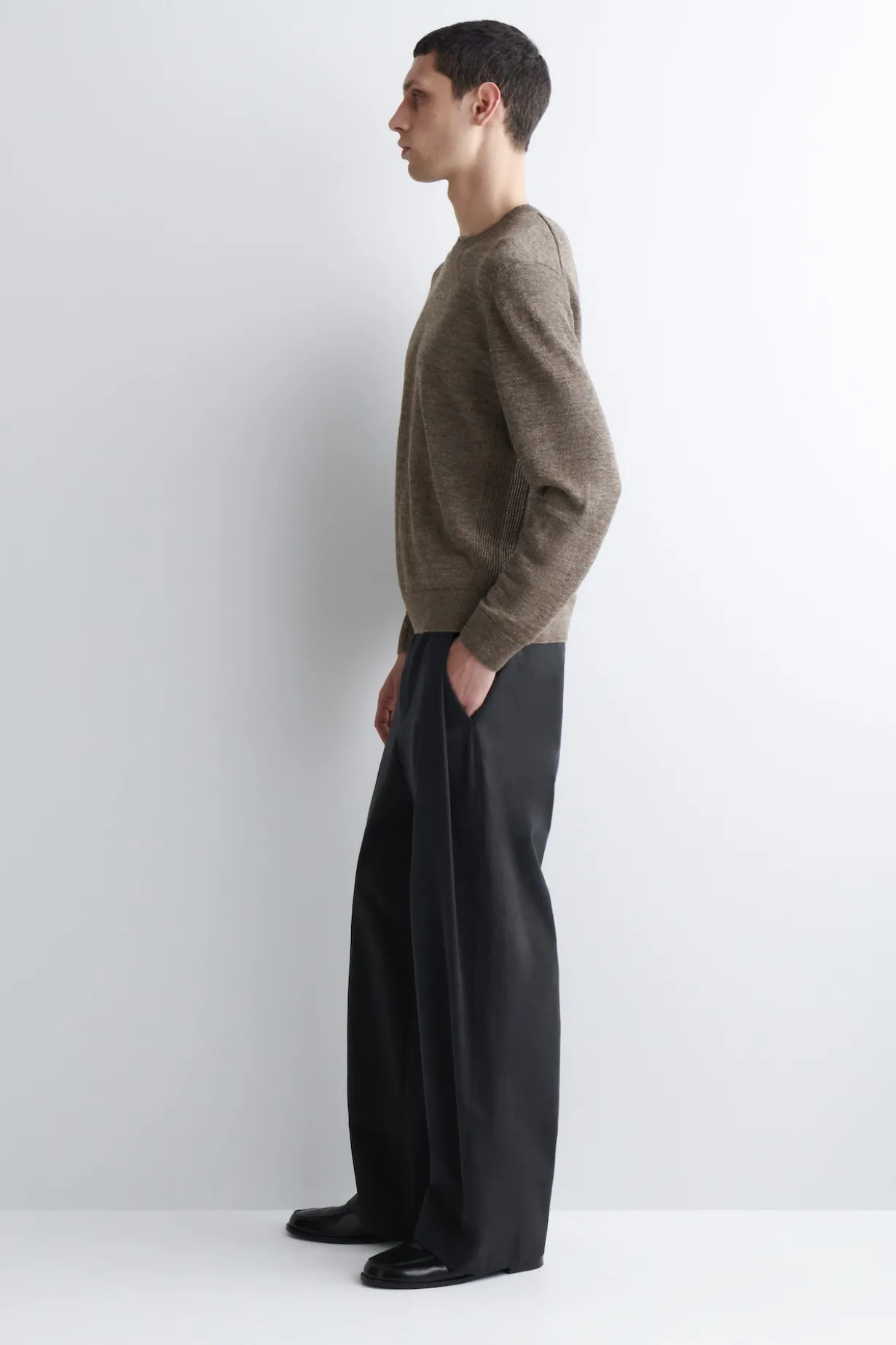 STRICKPULLOVER AUS LEINEN MIT RUNDHALSAUSSCHNITT