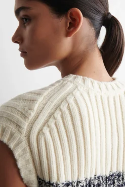STRICKPULLUNDER AUS MERINOWOLLE MIT V-AUSSCHNITT