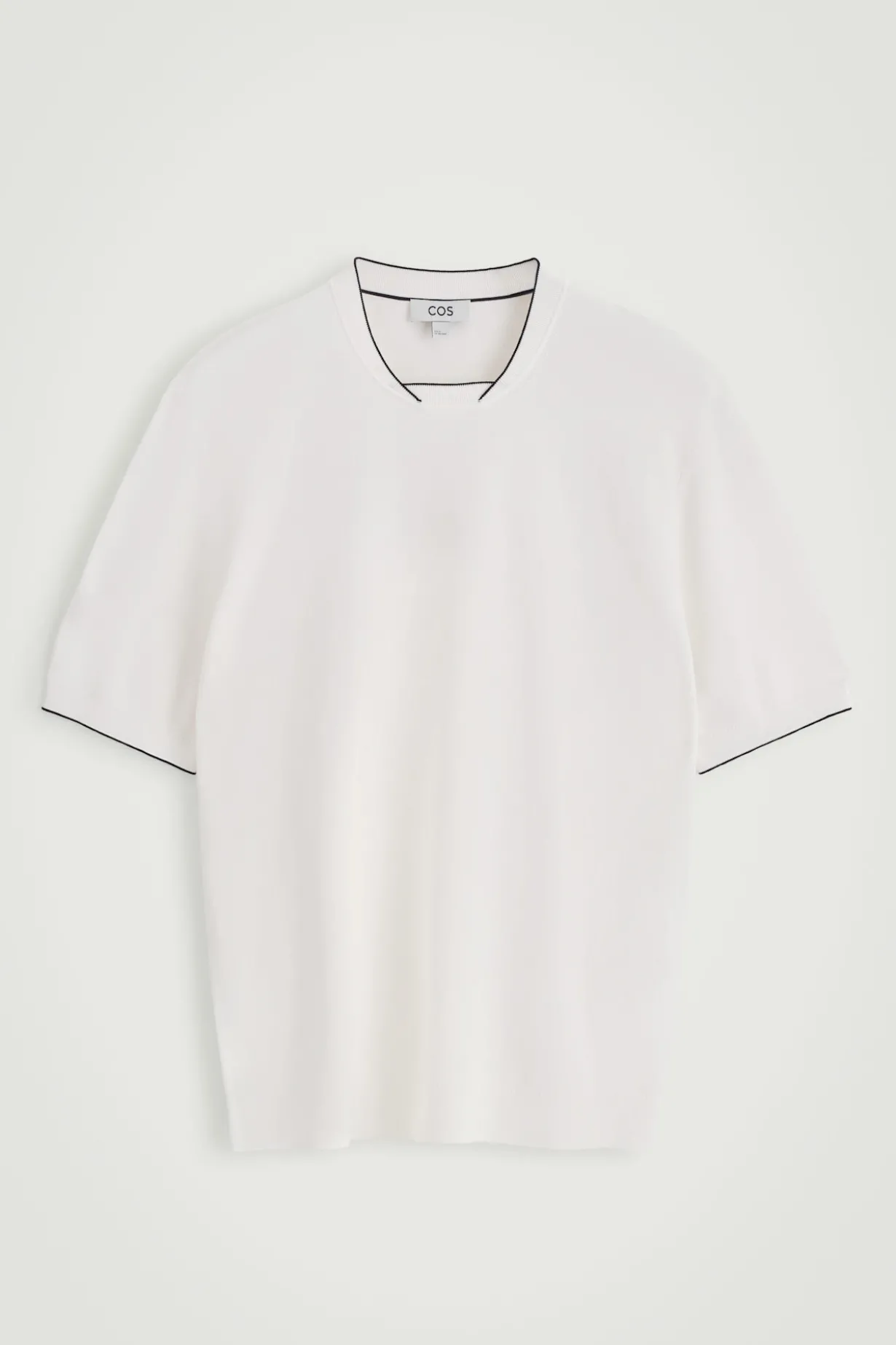 STRICK-T-SHIRT MIT KONTRASTIERENDEN EINFASSUNGEN