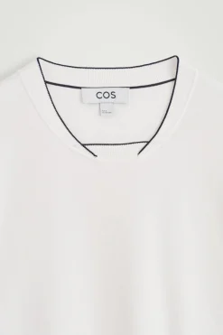 STRICK-T-SHIRT MIT KONTRASTIERENDEN EINFASSUNGEN