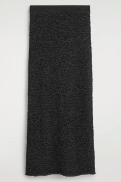 STRUKTURIERTER MIDIROCK MIT LOCHSTRICKMUSTER